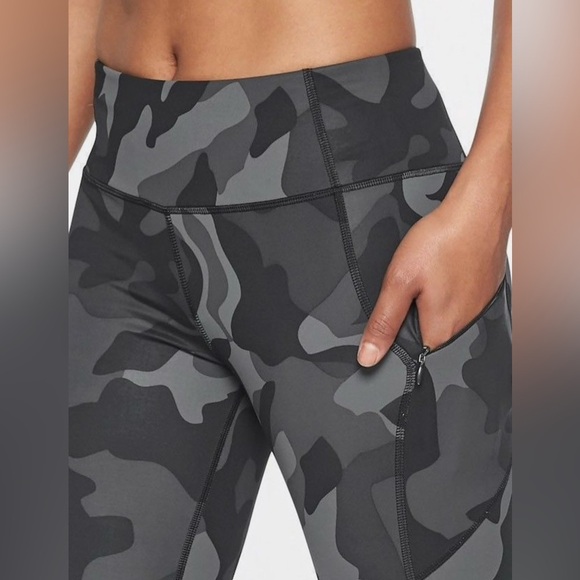 Athleta Camo Contender 7/8 Mid Rise Mid Compression Tights Size Small - Picture 3 of 11